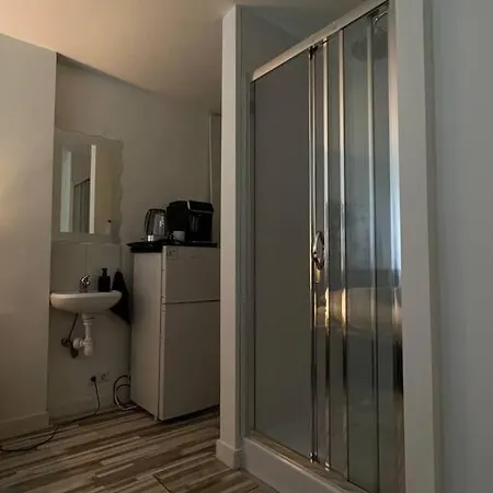 101 - - By T&s 埃因霍温