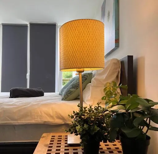 Cozy Private Room 1 On A Busy Persian Restaurant 埃因霍温